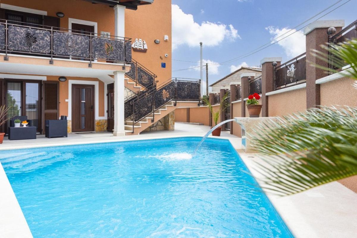Villa Vita In Porec - Haus Fuer 6-8 Personen Каштелир Экстерьер фото