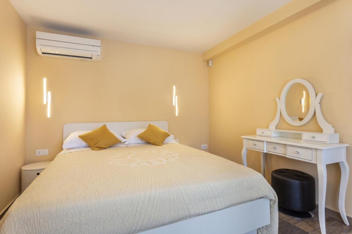 Villa Vita In Porec - Haus Fuer 6-8 Personen Каштелир Экстерьер фото