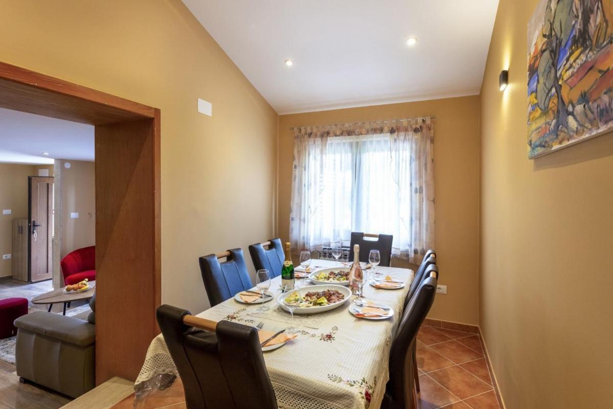 Villa Vita In Porec - Haus Fuer 6-8 Personen Каштелир Экстерьер фото