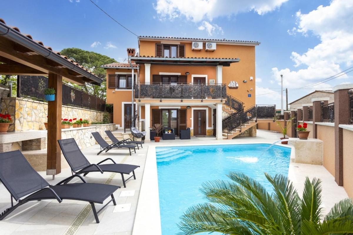 Villa Vita In Porec - Haus Fuer 6-8 Personen Каштелир Экстерьер фото