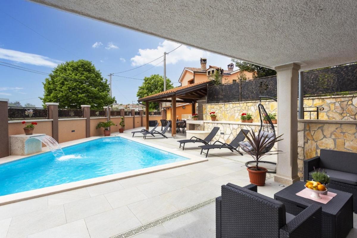 Villa Vita In Porec - Haus Fuer 6-8 Personen Каштелир Экстерьер фото