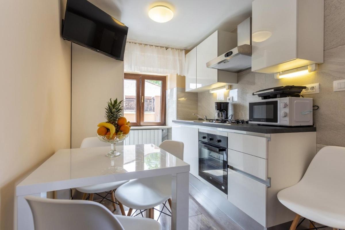 Villa Vita In Porec - Haus Fuer 6-8 Personen Каштелир Экстерьер фото