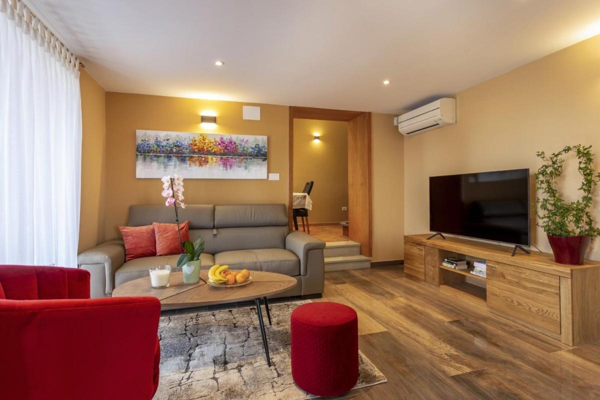 Villa Vita In Porec - Haus Fuer 6-8 Personen Каштелир Экстерьер фото