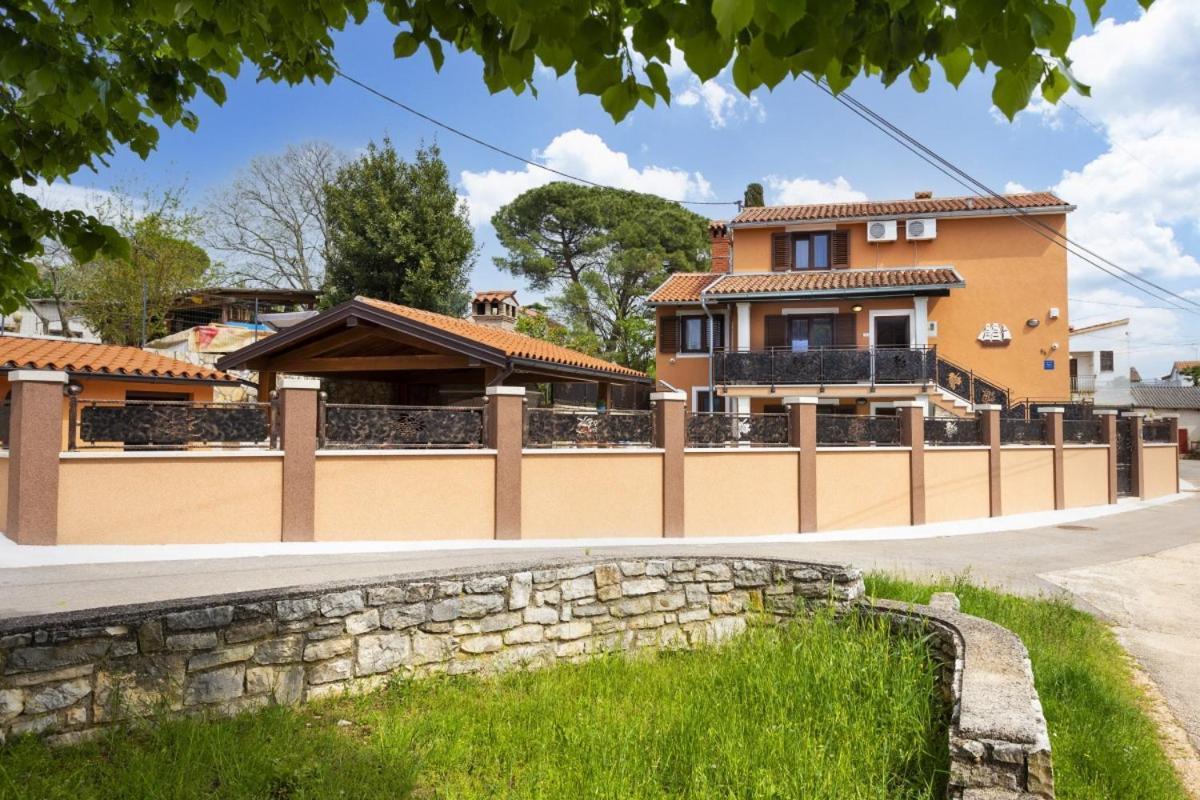 Villa Vita In Porec - Haus Fuer 6-8 Personen Каштелир Экстерьер фото