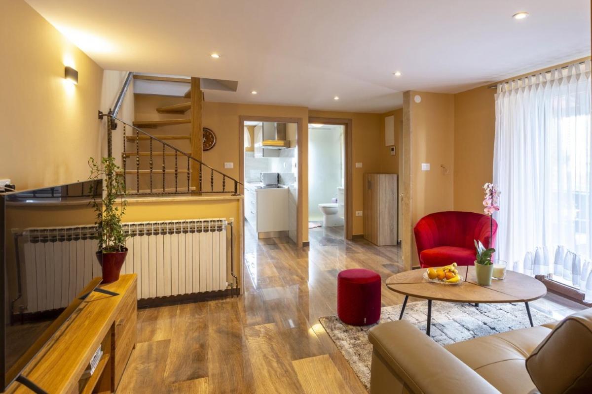 Villa Vita In Porec - Haus Fuer 6-8 Personen Каштелир Экстерьер фото