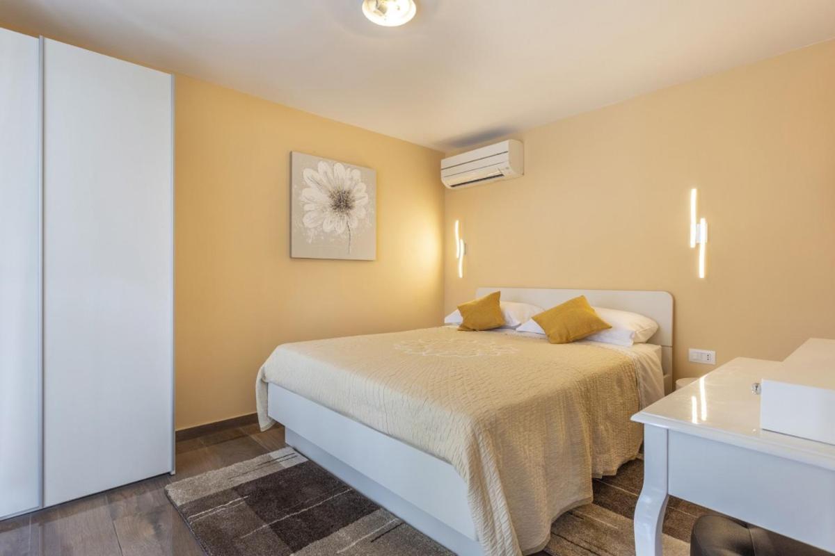 Villa Vita In Porec - Haus Fuer 6-8 Personen Каштелир Экстерьер фото