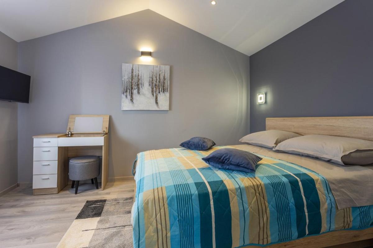 Villa Vita In Porec - Haus Fuer 6-8 Personen Каштелир Экстерьер фото