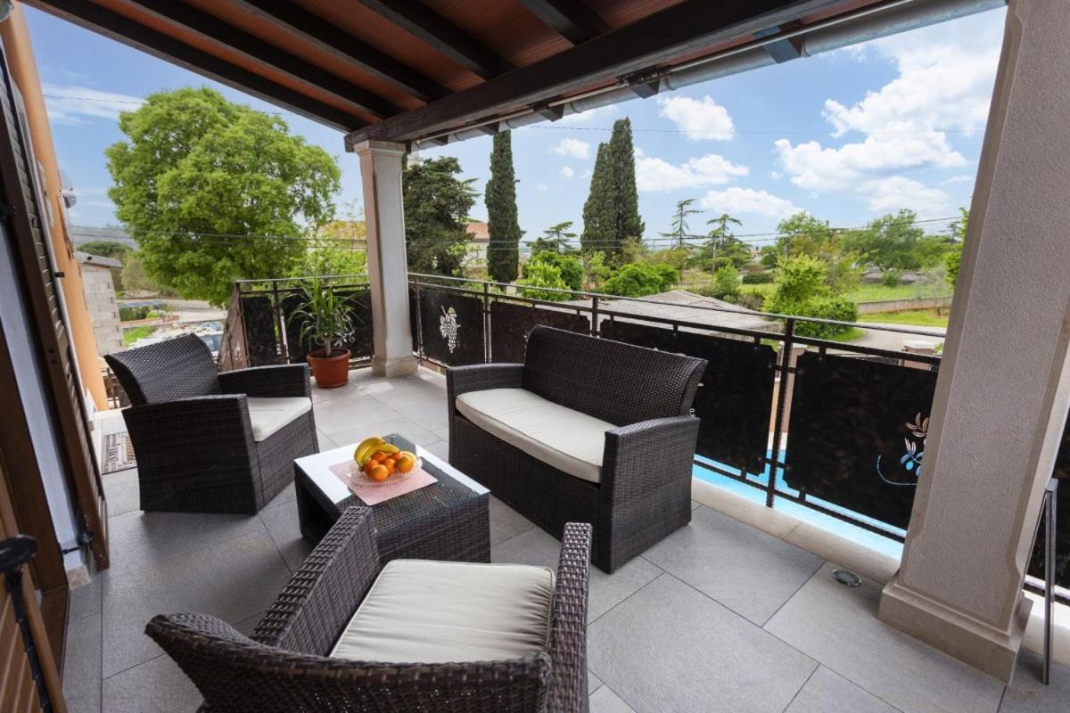 Villa Vita In Porec - Haus Fuer 6-8 Personen Каштелир Экстерьер фото