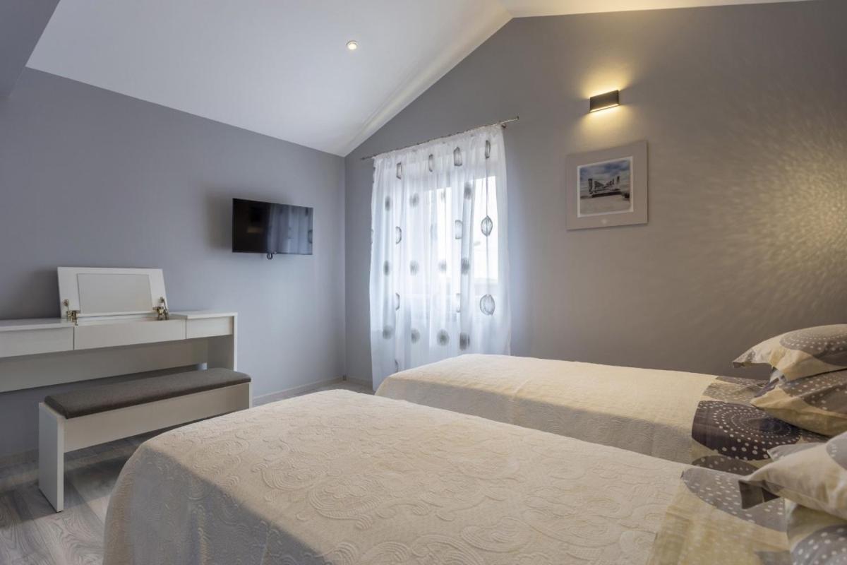 Villa Vita In Porec - Haus Fuer 6-8 Personen Каштелир Экстерьер фото